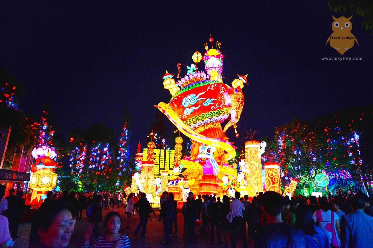夜游自貢傳統燈籠彩燈設計制作現場